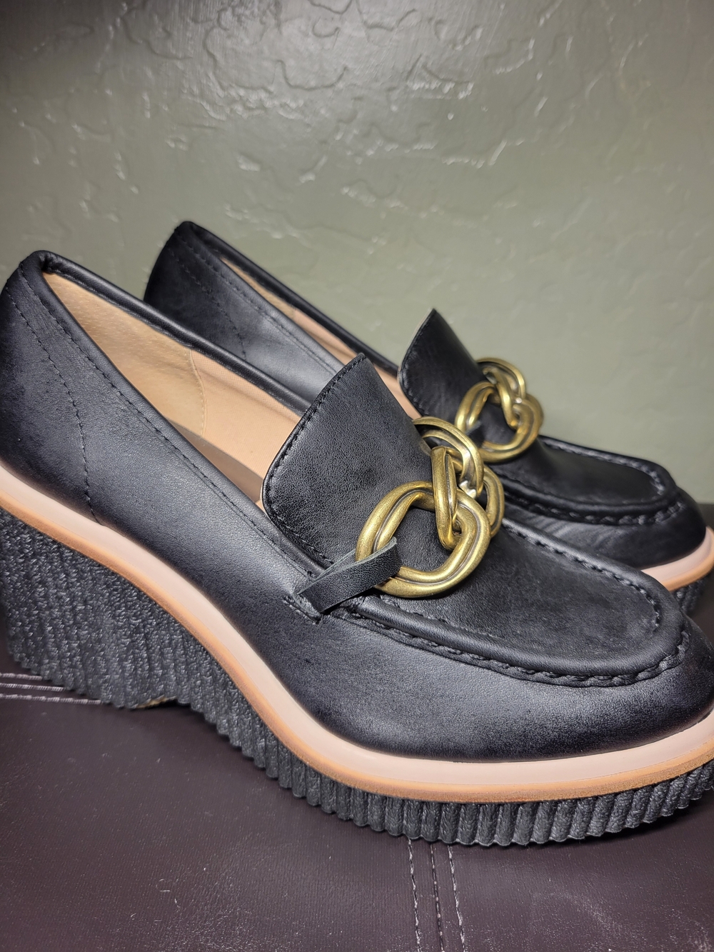 Dolce Vita Black Platform Loafers with Gold Chain WM Size 9 - Picture 3 of 7